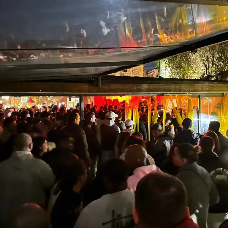 Pub crawl roof lisbon